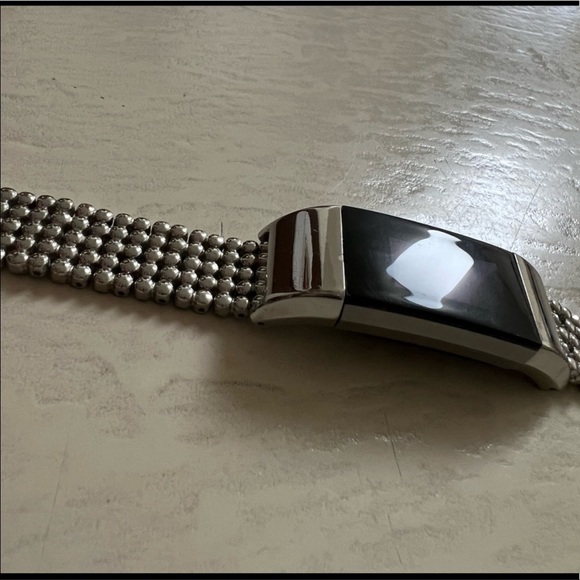 • FitBit Charge 2 smartwatch bundle with bands • - Picture 9 of 11